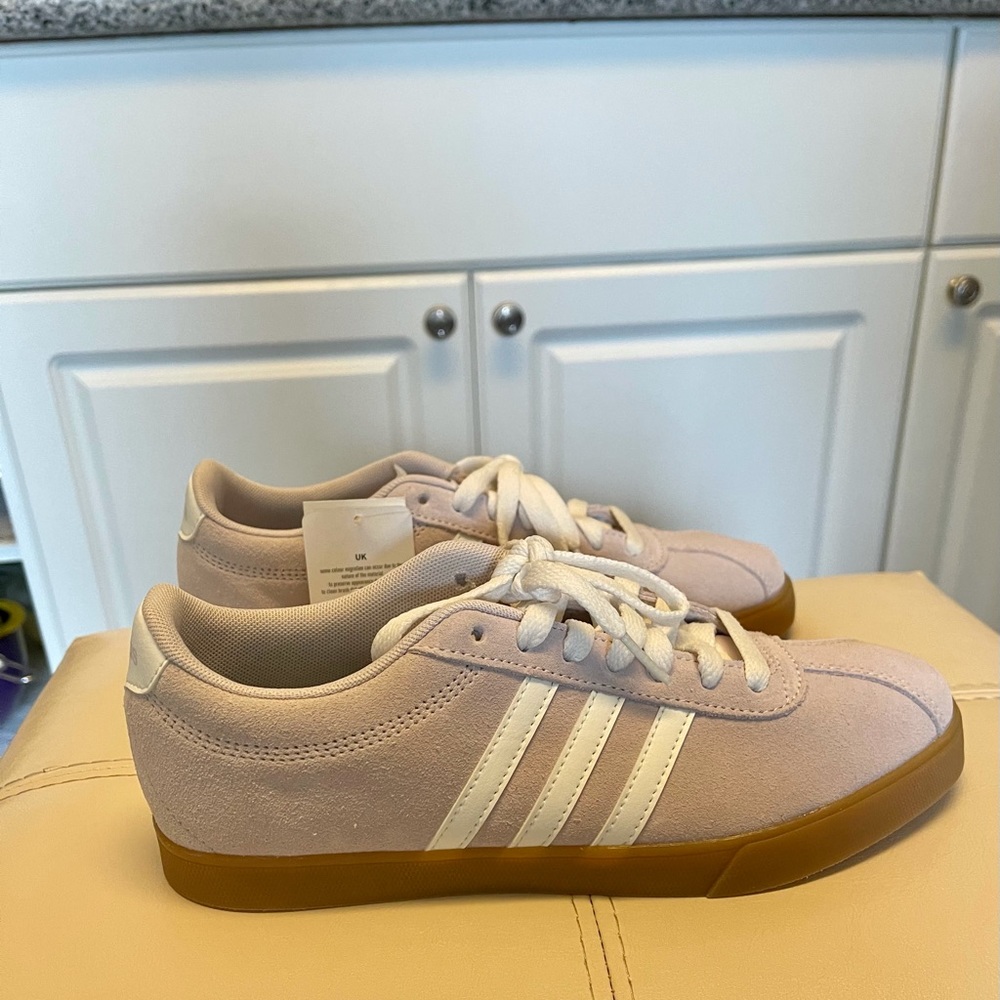 Adidas Courset pink/ blush suede sneakers